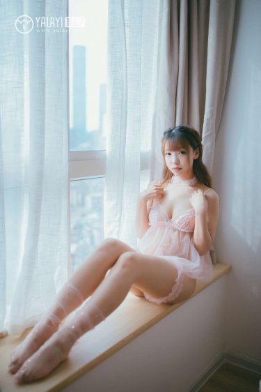 女生扒開私處讓男生插的